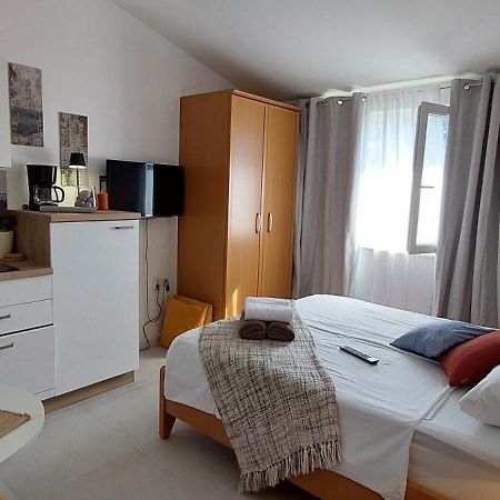 Apartments Leon 2 Banjol Bagian luar foto