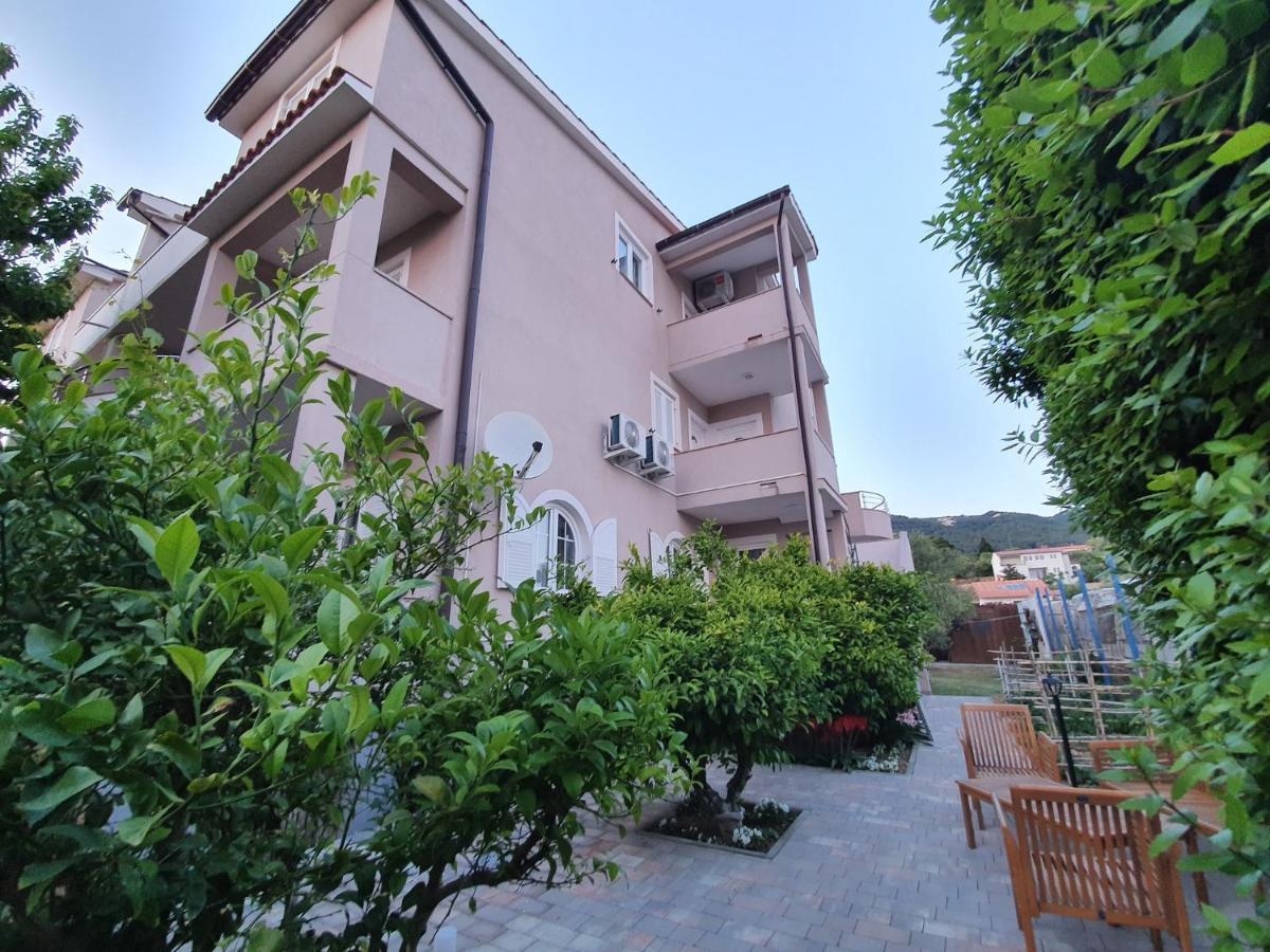 Apartments Leon 2 Banjol Bagian luar foto